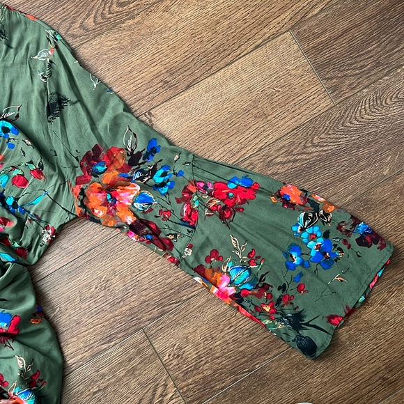 EUC Umgee+ 2X Green & Floral Bell Sleeve Babydoll Dress - Picture 7 of 7